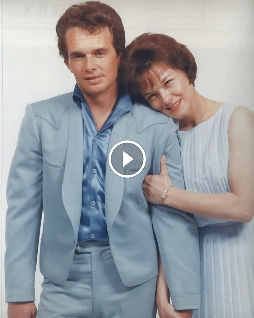 Merle Haggard with Mrs. Merle Haggard (Bonnie Owens) - Jackson (1967)